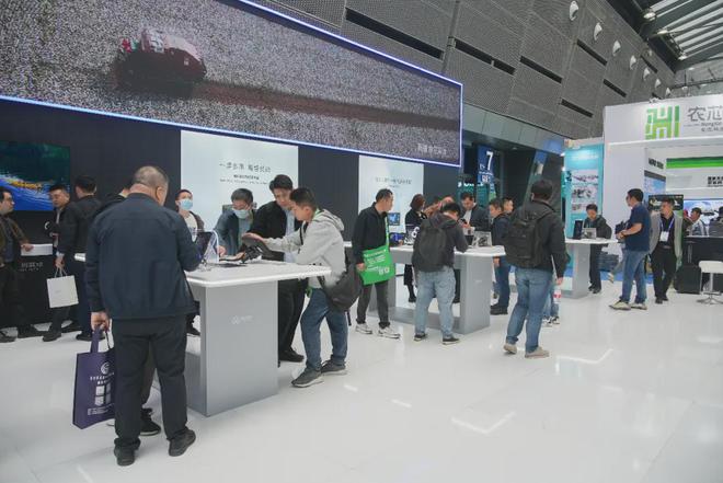 安博体育网站：智能农机再成焦点！博创联动闪耀2024中国国际农业机械展览会(图4)