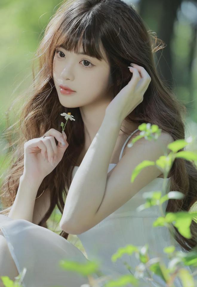 女生叫男生舔自己的小花照片(图1)