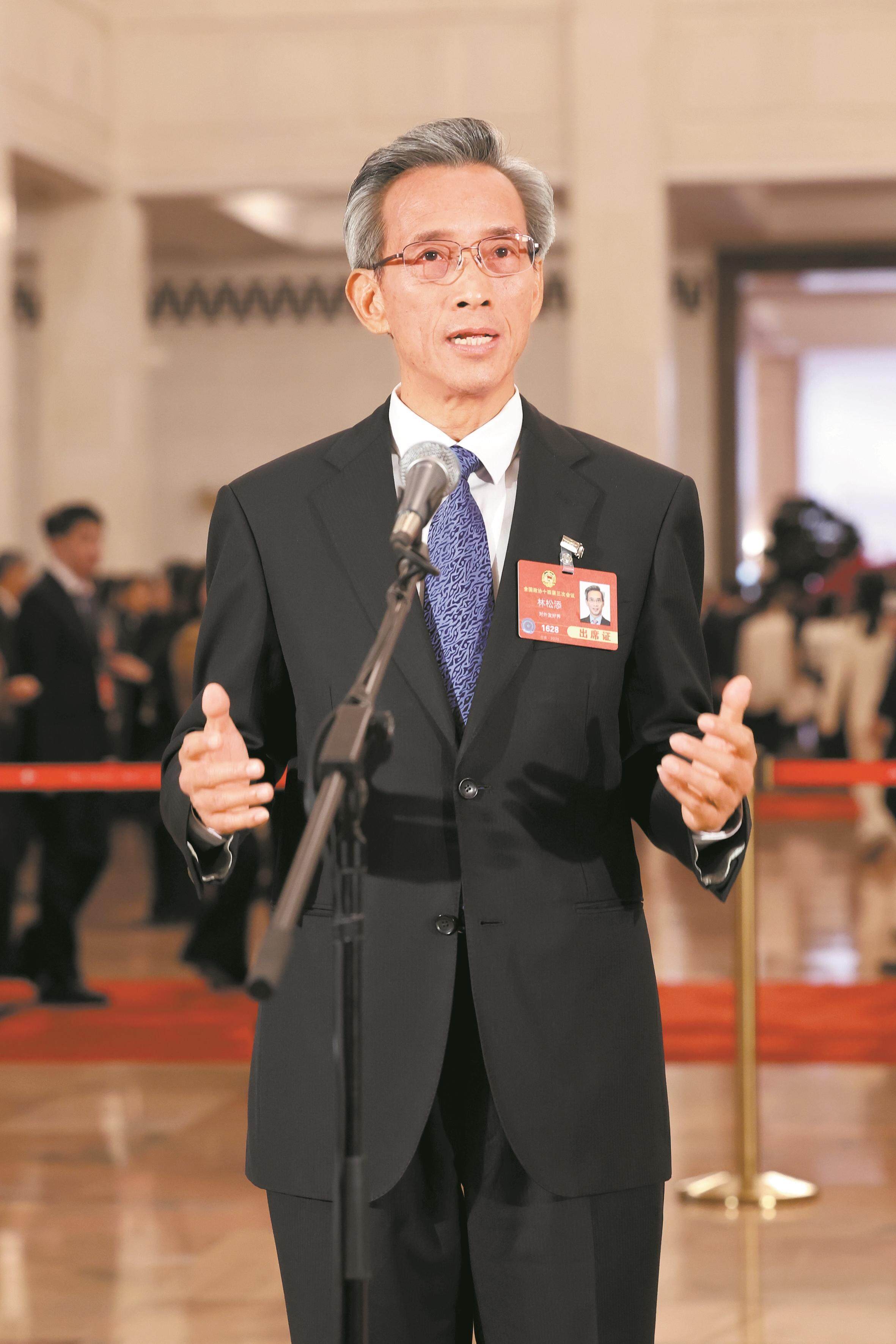 经济形势、粮食安全、人工智能、银发经济、城市更新……首场“委员通道”这样答好“时代之问”(图8)