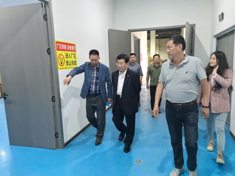汪垠明会长陪同张运院士考察中国药谷（驻马店）芳香健康产业情况(图3)