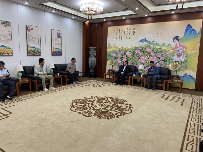 汪垠明会长陪同张运院士考察中国药谷（驻马店）芳香健康产业情况(图4)