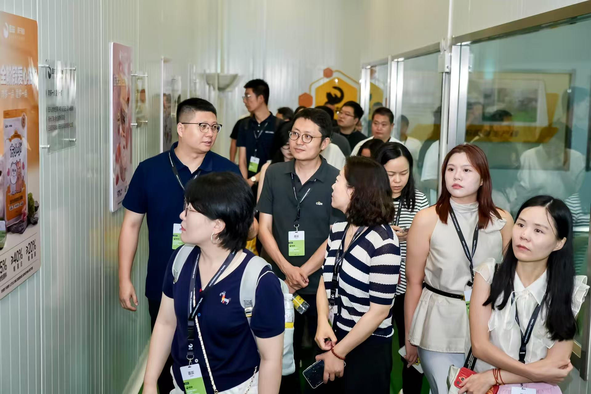 安博体育网站：宠物食品迈入＂云监工＂时代金故透明工厂重塑行业安全标准(图1)
