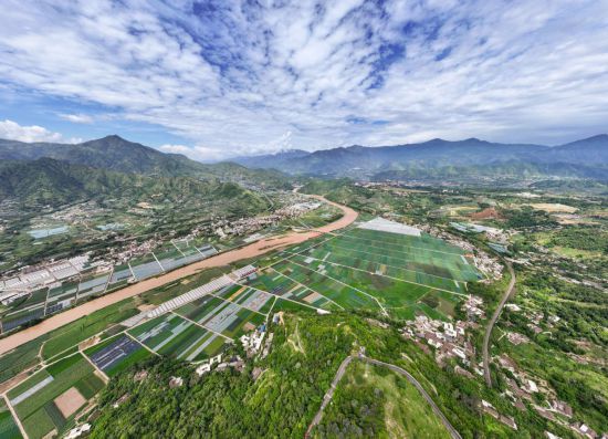 镜观中国｜良田舒卷！夯牢中国饭碗新底气(图3)