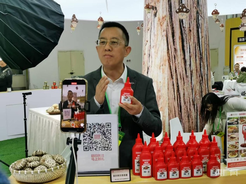 安博体育网站:2025湖北农博会正式启幕随州香菇香飘全球(图3)