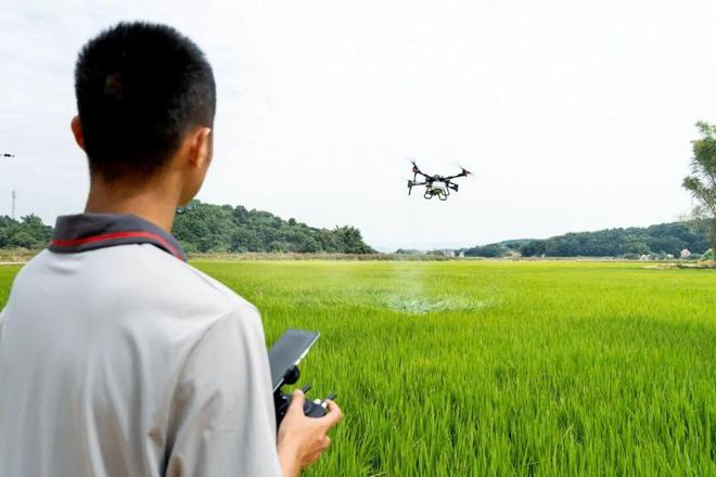 福建小伙子专做无人农业机公司年入10亿太牛了(图6)