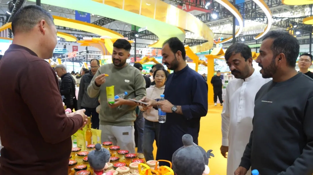 安博体育平台：“智慧桃”结出“共富果”“枣阳皇桃”奏响生态富民的“田园乐章”(图1)