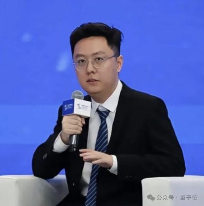 安博体育网站:梁文锋代表DeepSeek他代表梁文锋(图2)