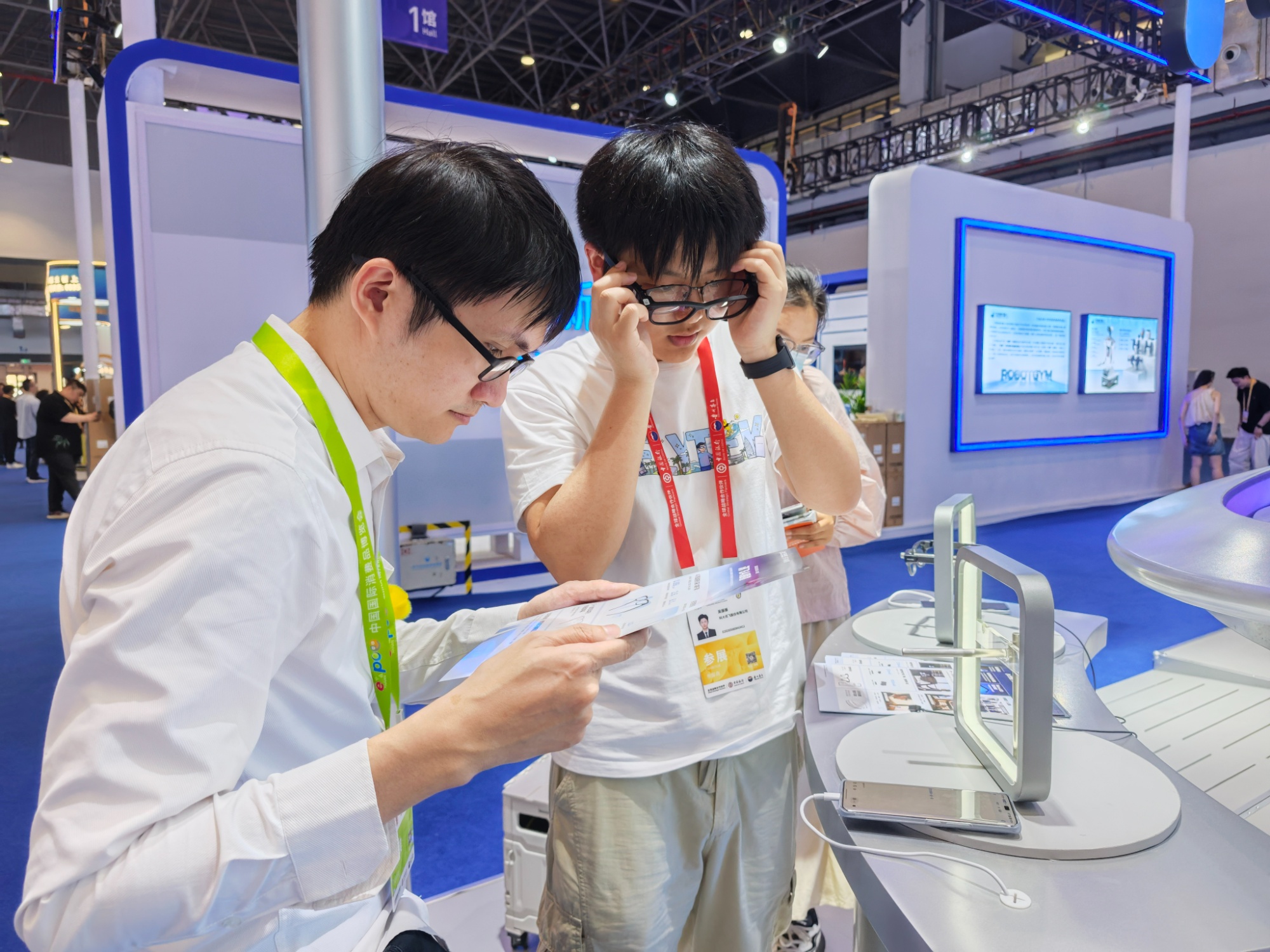 安博体育网站：第六届消博会聚“新奇特酷”精品展开放包容气象(图2)